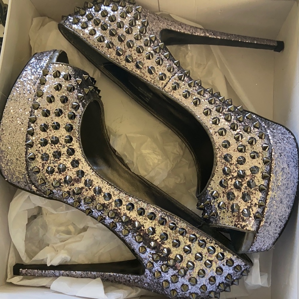 Steve Madden awwsome spiked heels *NIB* sz 10